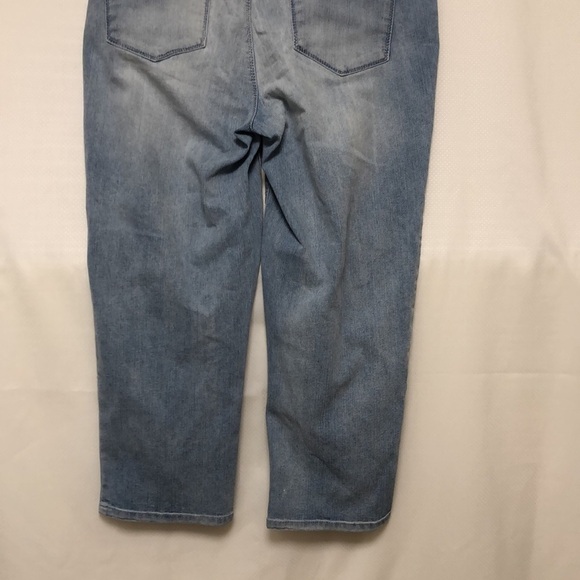 Gloria Vanderbilt “Jordyn” All Around Slimming Effect Embroidered Capri Jeans - Picture 8 of 13